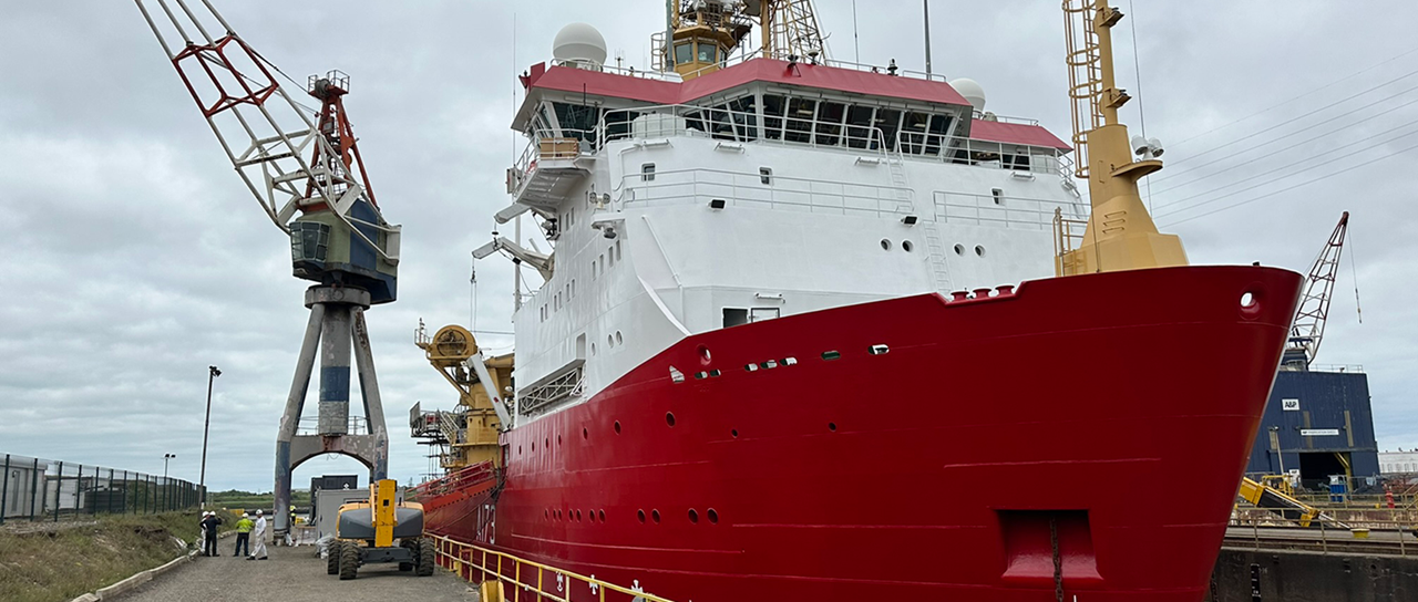 保护英国皇家海军 HMS Protector